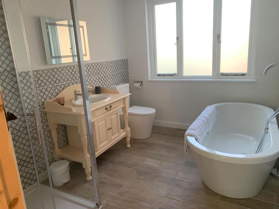 Cottage With Outstanding Views Velindre  Bagian luar foto